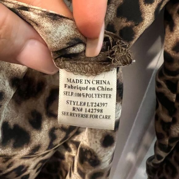 Impressions Womens Leopard Oversized Button Down Blouse Size M NWT - Picture 5 of 5